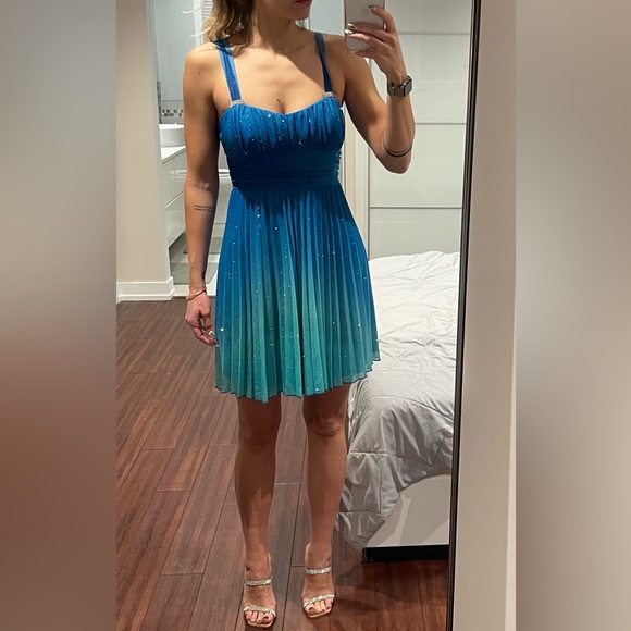 Speechless Dress, flare, pleaded, stretchy fabric, prom dress, NWOT, size M - Picture 5 of 9